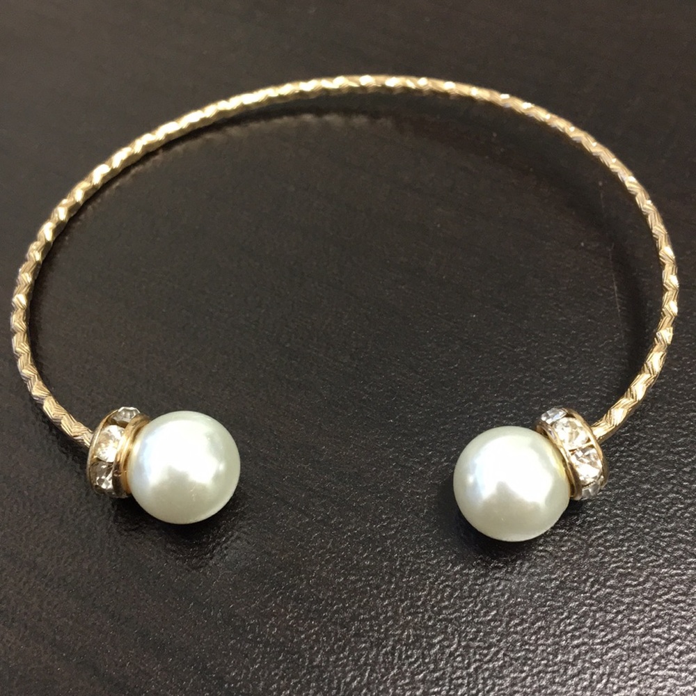 Cuff bracelet with pearl colored ball ends